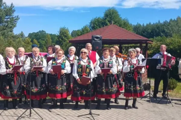 Muzyczne popołudnie w Walewicach: Zespół Ale Babki porwał publiczność