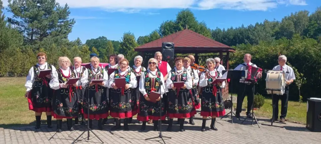 Muzyczne popołudnie w Walewicach: Zespół Ale Babki porwał publiczność