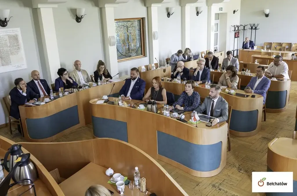 Sierpniowa sesja Rady Miejskiej w Bełchatowie: oświata, sport i finanse