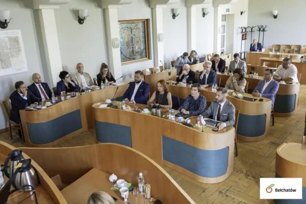 Sierpniowa sesja Rady Miejskiej w Bełchatowie: oświata, sport i finanse