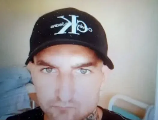 Zaginął 32-letni Konrad Sałata. Policja prosi o pomoc