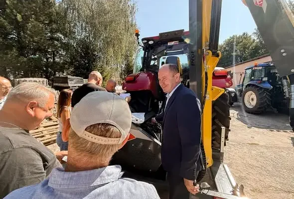 Gmina Szczerców wzbogaciła się o nowy ciągnik CASE IH MAXXUM 125