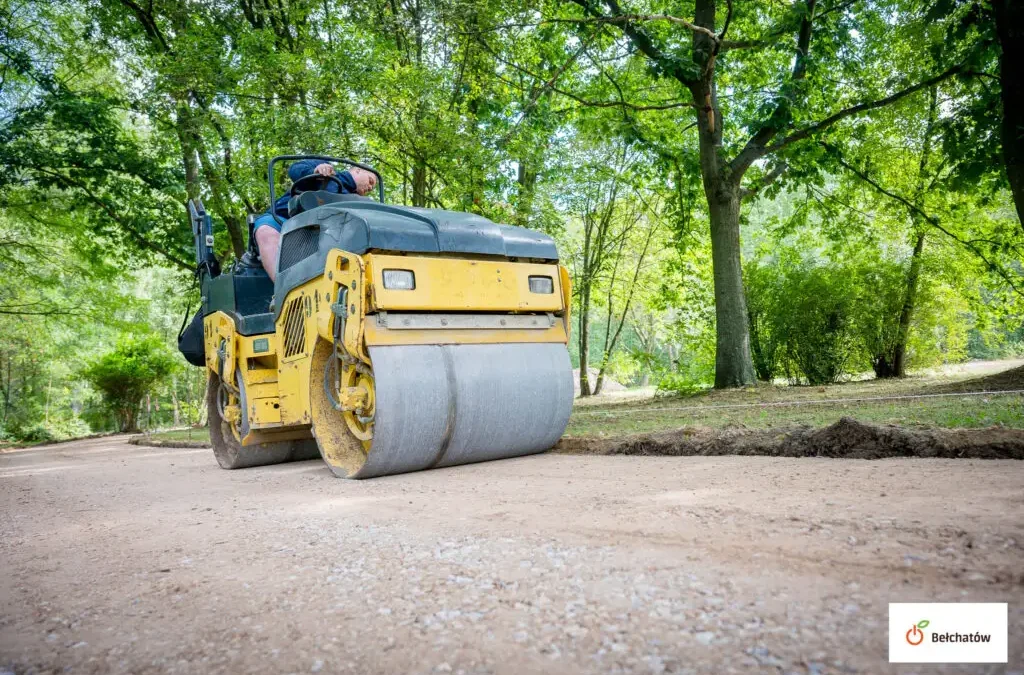 Park na Binkowie w Bełchatowie: trwa modernizacja, nowe alejki i altana już są