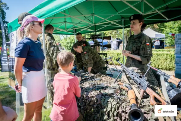 Święto Wojska Polskiego w Bełchatowie: historia, pokazy i edukacja dla mieszkańców