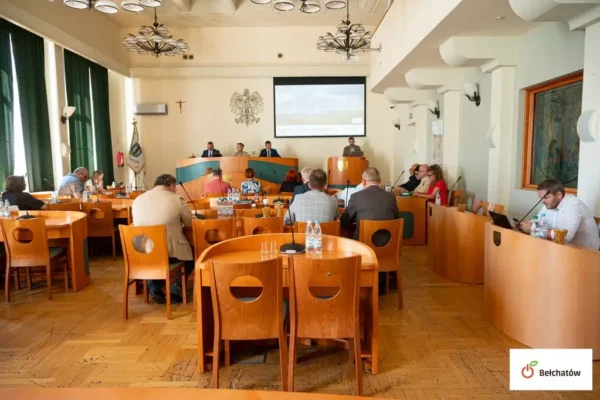 Sierpniowa sesja Rady Miejskiej w Bełchatowie: oświata i kultura w centrum uwagi