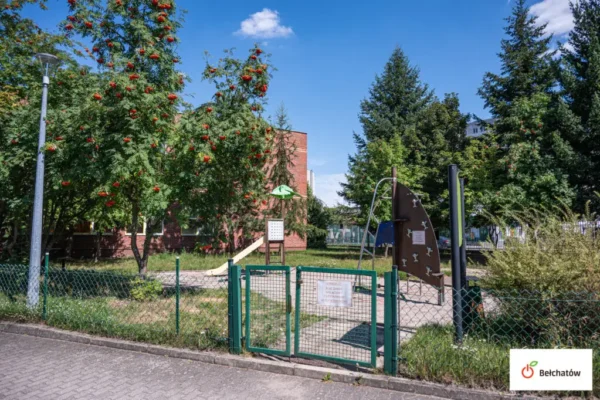 Nowy plac zabaw i winda w Szkole Podstawowej nr 1 w Bełchatowie