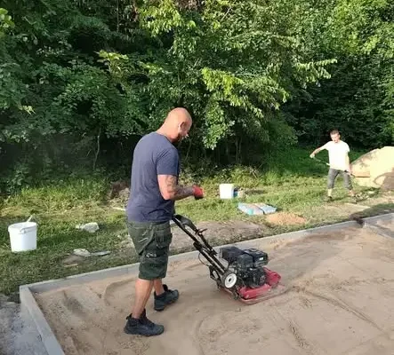Błyskawica Kluki nie próżnowała w przerwie między sezonami. Nowe trybuny, garaż i sponsor
