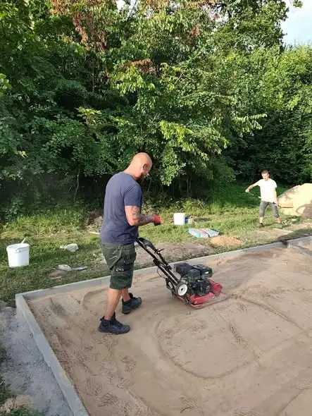 Błyskawica Kluki nie próżnowała w przerwie między sezonami. Nowe trybuny, garaż i sponsor