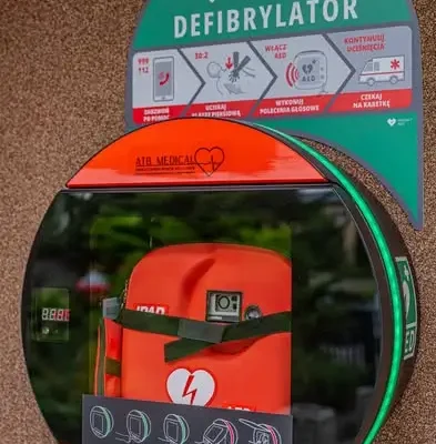 Bełchatów: wszystkie miejskie szkoły mają defibrylatory AED