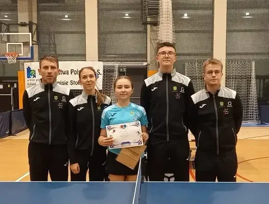 Kleszczowscy tenisiści stołowi z pucharem IV ligi męskiej