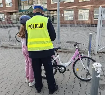 Policja przypomina: kask obowiązkowy dla dzieci i młodzieży do 16. roku życia