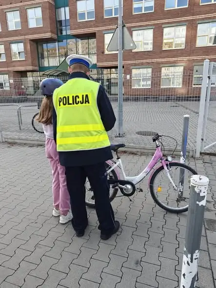 Policja przypomina: kask obowiązkowy dla dzieci i młodzieży do 16. roku życia