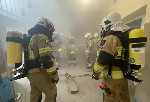 Ćwiczenia przeciwpożarowe w szkołach w Parznie i Kaszewicach