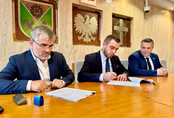 Kleszczów: podpisano umowę na remont basenów w Solparku za blisko 30 mln zł