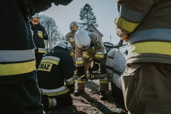 Wypadek w Zelówku. Jedna osoba ranna, interweniowały służby