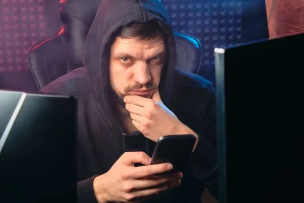 Fałszywy mObywatel nowym narzędziem oszustów. Policja ostrzega