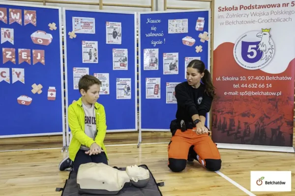 Bełchatów: wszystkie miejskie podstawówki i III LO mają defibrylatory AED