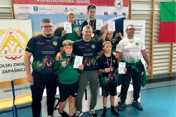 Bełchatowscy sportowcy z medalami: zapaśnicy i tenisistka na podium
