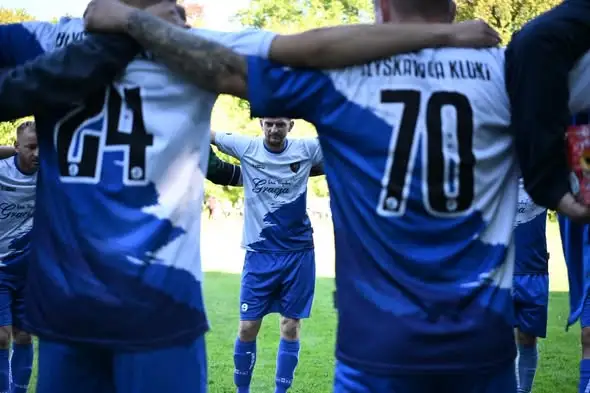 Błyskawica Kluki przegrywa z Sokołem Granowo 1:3. Jedyny gol Miłosza Prajzendanca